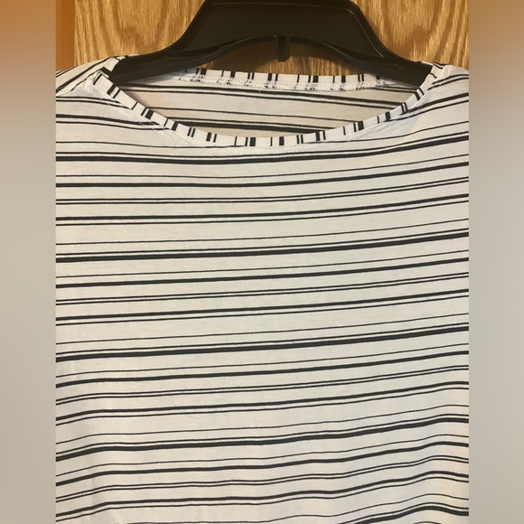 Lululemon “Back in Action” long sleeve black & white - Picture 8 of 12